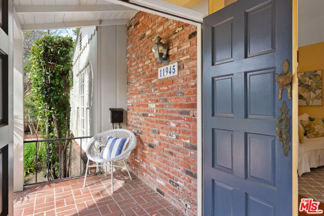 11945 Addison Street photo 4