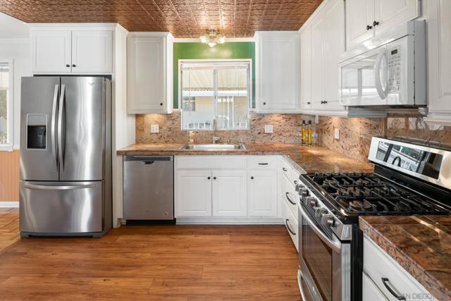 2700 Valley Parkway, Escondido CA: https://media.crmls.org/mediaz/8bc6cf66-4279-4979-abbb-2a1037d09288.jpg