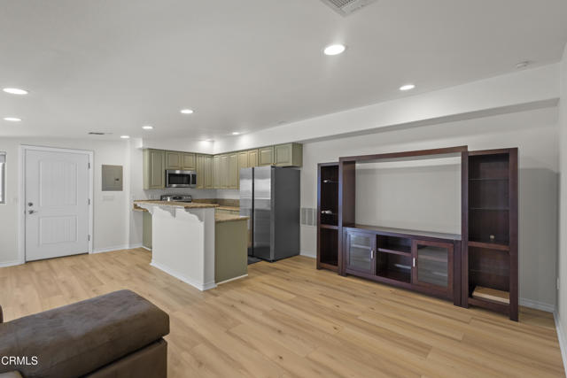 590 Alosta Drive, Camarillo CA: https://media.crmls.org/mediaz/8bc6e3af-3278-40df-a8e5-622361e42c32.jpg