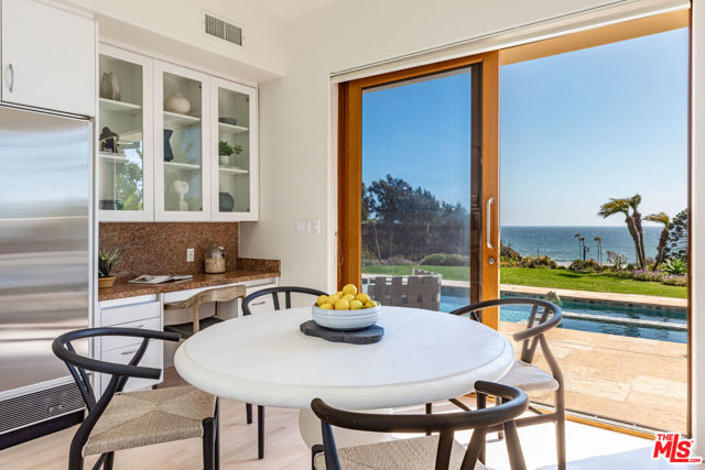 6417 Merritt Drive, Malibu CA: https://media.crmls.org/mediaz/8bc76416-e4ec-49d5-9d3f-4b80e5f20fae.jpg