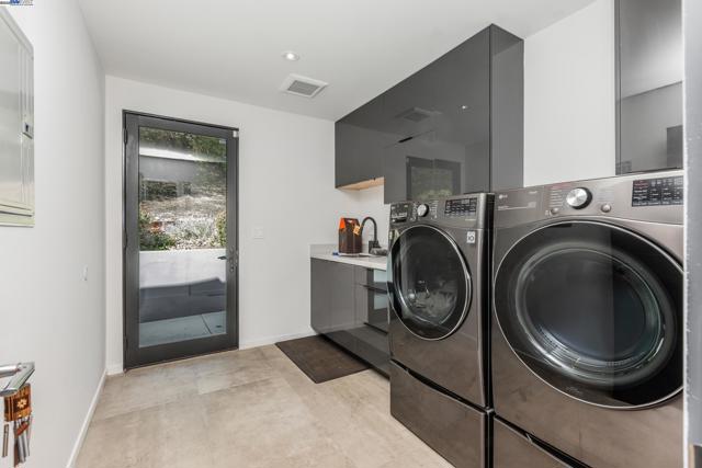 5 Sky Terrace, Danville CA: https://media.crmls.org/mediaz/8bc7d9e6-c035-4e18-a021-82cd5188cf9a.jpg