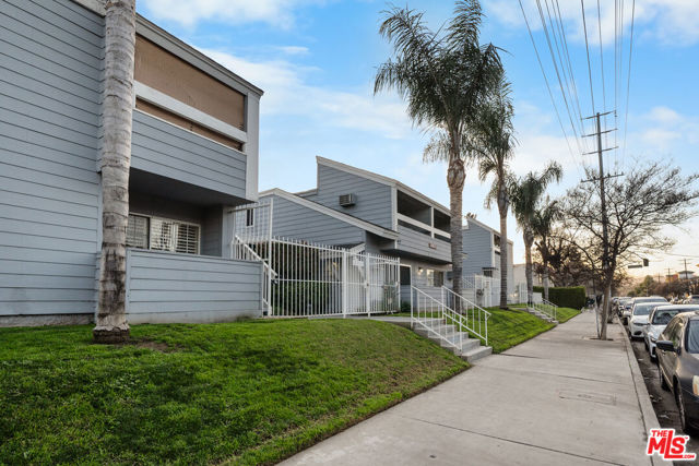 20930 Parthenia Street, Canoga Park CA: https://media.crmls.org/mediaz/8bc80e95-d7c5-4690-85a0-23691fdbaac6.jpg