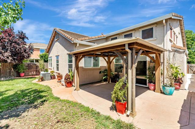 3760 Mirtoon Sea Avenue, Sacramento CA: https://media.crmls.org/mediaz/8bc84db1-23d7-448a-88ee-688e55cdc383.jpg