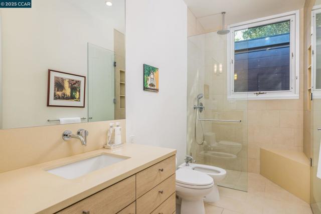 2 Crane Ct, Orinda CA: https://media.crmls.org/mediaz/8bc91fbf-1b40-4866-a494-1fa7ffc4ec2f.jpg