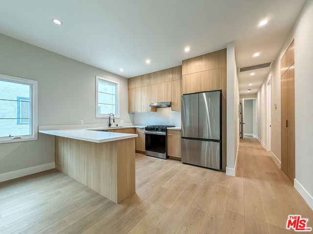 150 N Arnaz Drive, Beverly Hills CA: https://media.crmls.org/mediaz/8bc9499d-5f7e-4580-8069-9a14f36efa42.jpg