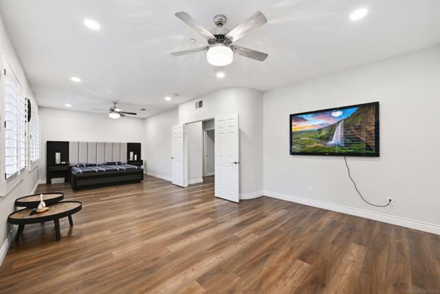 3140 Willow Creek Pl, Escondido CA: https://media.crmls.org/mediaz/8bc94b73-590a-43ba-ac63-39e5395f44bd.jpg