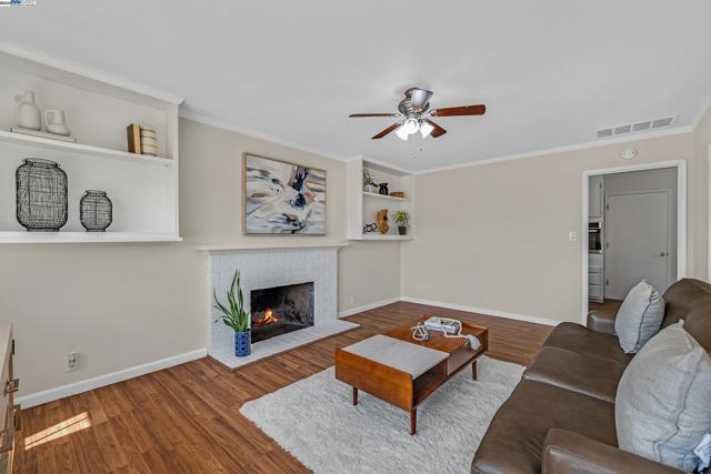 5266 Troy Ave, Fremont CA: https://media.crmls.org/mediaz/8bc96572-4e8c-4fb9-b477-ce9e98cff49e.jpg