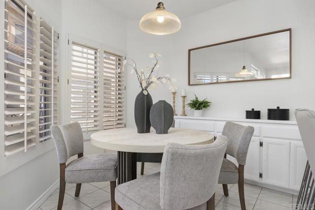 Detail Gallery Image 11 of 33 For 7122 Calabria Ct #E,  San Diego,  CA 92122 - 3 Beds | 2/1 Baths