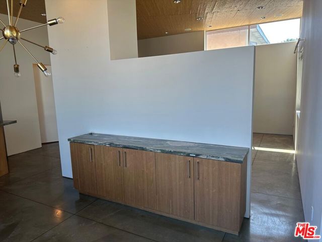 2452 Penmar Avenue, Venice CA: https://media.crmls.org/mediaz/8bc9e02b-3dd2-403b-ba9c-29aac06e46ce.jpg