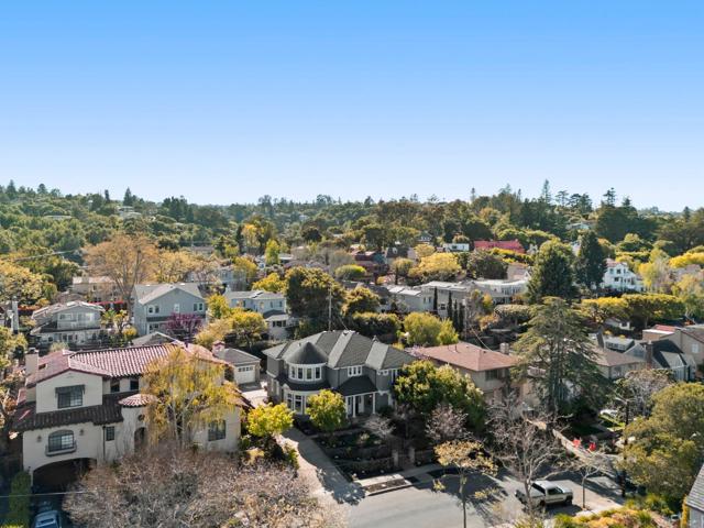1425 Benito Avenue, Burlingame CA: https://media.crmls.org/mediaz/8bca1a7e-38f2-47d8-ba95-91bc32be8433.jpg