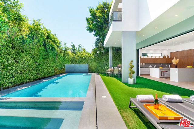 832 N Sierra Bonita Avenue, Los Angeles CA: https://media.crmls.org/mediaz/8bca3df5-ccfa-4710-8ddd-9ff344d77260.jpg