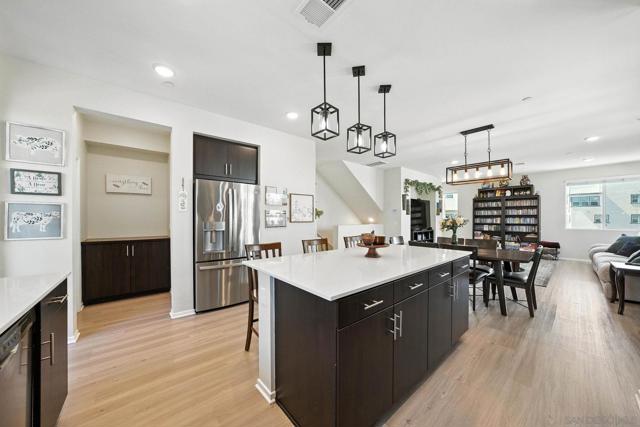 5405 Calle Sand Arch, San Diego CA: https://media.crmls.org/mediaz/8bca4aab-4dd2-42e6-aa25-fe1b3fee929b.jpg