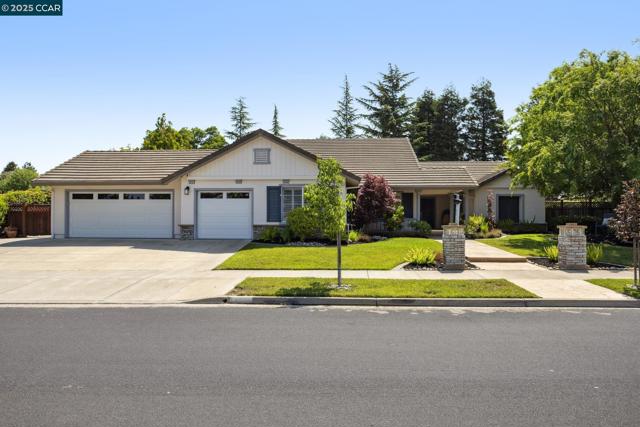 2232 Normandy Cir, Livermore CA: https://media.crmls.org/mediaz/8bcabeef-4889-4d02-a5be-f83205435fd0.jpg