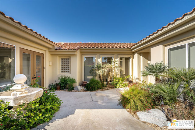 55586 Southern, La Quinta CA: https://media.crmls.org/mediaz/8bcae0e9-cab3-4cc4-aa9a-f8b0140d2007.jpg
