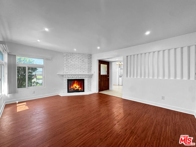 804 E Kelso Street, Inglewood CA: https://media.crmls.org/mediaz/8bcaf137-333a-45c3-8aef-9ca7c84a3159.jpg