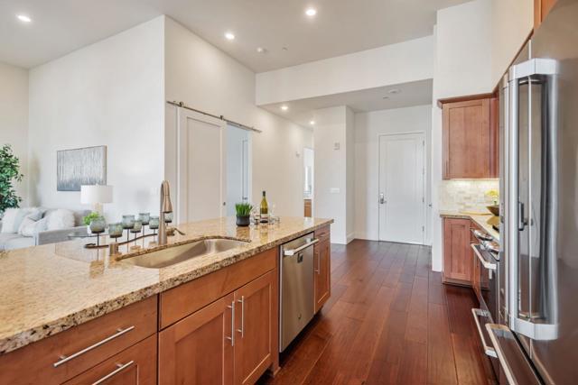 1028 Foster Square Lane, Foster City CA: https://media.crmls.org/mediaz/8bcafe31-44cf-44dc-96a8-34eeec726748.jpg