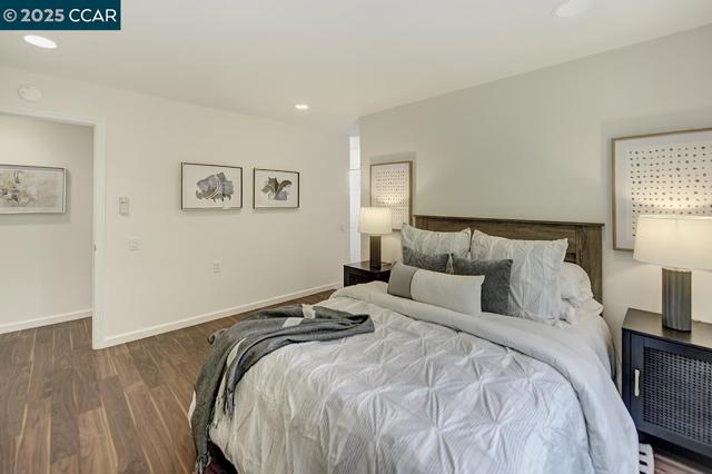 3136 Tice Creek Dr, Walnut Creek CA: https://media.crmls.org/mediaz/8bcb341a-dea3-40df-b6ce-13363bfdb6cf.jpg