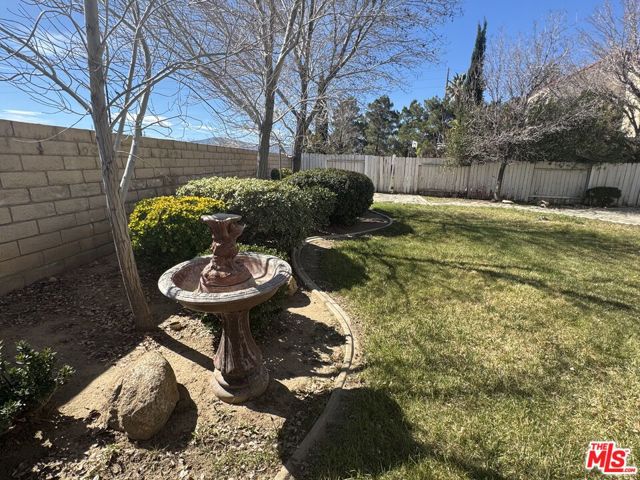 4026 Kona Court, Palmdale CA: https://media.crmls.org/mediaz/8bcb89e8-fe1b-4740-8669-42cf0a9b11b7.jpg