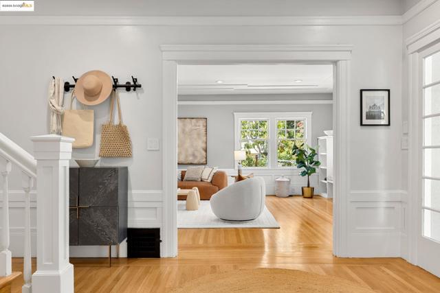 2842 Ashby Ave, Berkeley CA: https://media.crmls.org/mediaz/8bcb9c47-0c22-42e3-b220-6c82b46c4a3c.jpg