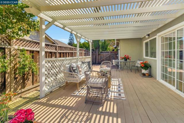 16 Belfast Pl, San Ramon CA: https://media.crmls.org/mediaz/8bcc6281-d6ac-4122-864e-7f52f7539501.jpg