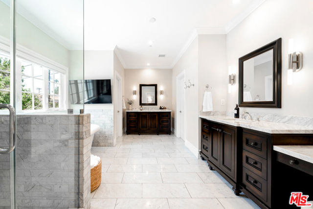 4469 Stern Avenue, Sherman Oaks CA: https://media.crmls.org/mediaz/8bcc7d43-07ad-4a89-80e8-f87e8a1e10c7.jpg
