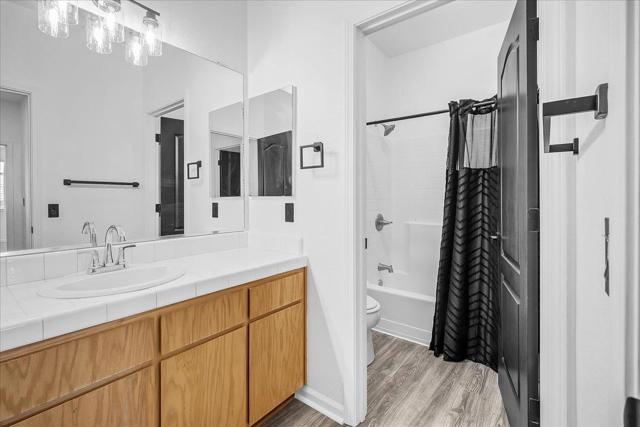 1233 Greenleaf Loop, Greenfield CA: https://media.crmls.org/mediaz/8bcd1e70-613b-4029-906a-2e415cfc9e86.jpg