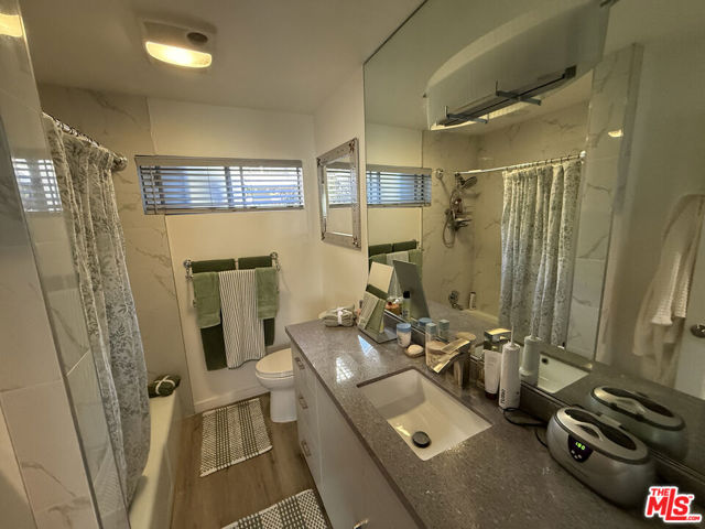 843 4th Street, Santa Monica CA: https://media.crmls.org/mediaz/8bcdb207-96d4-4e16-acc0-44acdafb87b9.jpg