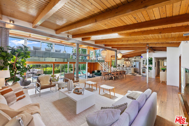 1470 N Tigertail Road, Los Angeles CA: https://media.crmls.org/mediaz/8bcdd98e-e49c-4ae8-8cad-d33bcf3bed65.jpg