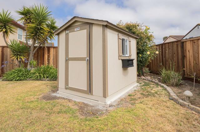 1016 Newington Street, Salinas CA: https://media.crmls.org/mediaz/8bcde588-0ebf-4ff6-a4c1-9107eb44b0ee.jpg