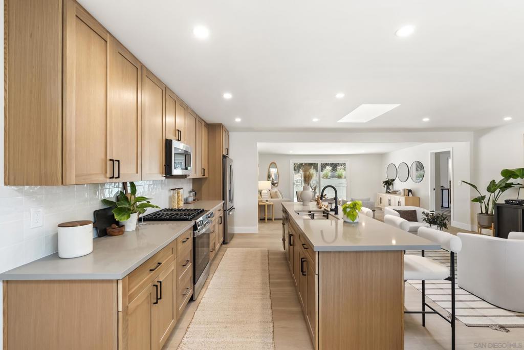 MLS #250034115SD img 12