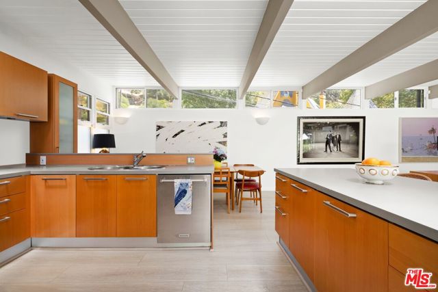 2509 Greenvalley Road, Los Angeles CA: https://media.crmls.org/mediaz/8bce0882-be31-4359-a3e6-02003b9de4e7.jpg