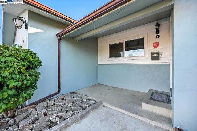 3419 Del Valle Cir, San Leandro CA: https://media.crmls.org/mediaz/8bcf6188-0cb7-49fb-882f-8daf5a53609a.jpg
