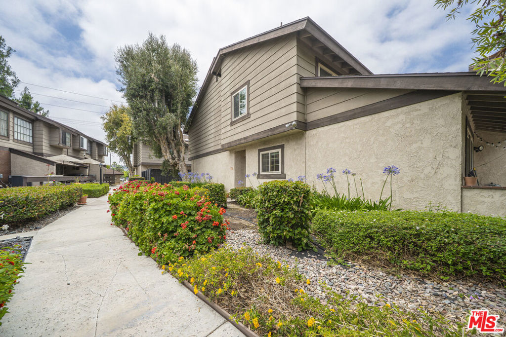 1507 W Lambert Road