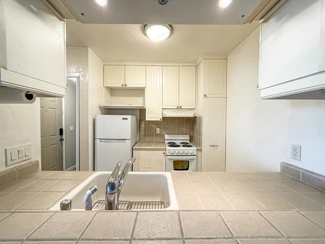 29629 Mountain Oak Court, Hayward CA: https://media.crmls.org/mediaz/8bcf69ff-f74e-48be-918a-6238a55df283.jpg