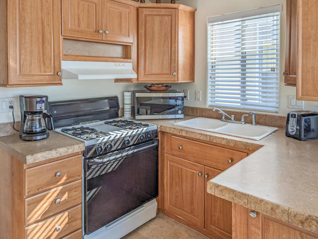 70200 Dillon Road, Desert Hot Springs CA: https://media.crmls.org/mediaz/8bcfb1a6-c960-4140-bd87-d8b0cc2f6ca1.jpg