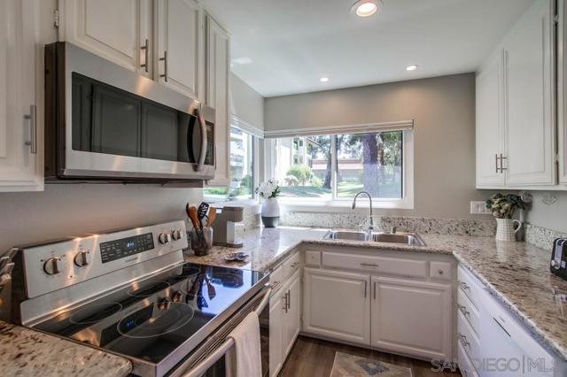 17637 Pomerado Rd, San Diego CA: https://media.crmls.org/mediaz/8bcfffad-8da6-4f0f-a9fa-34d076ff2c9f.jpg