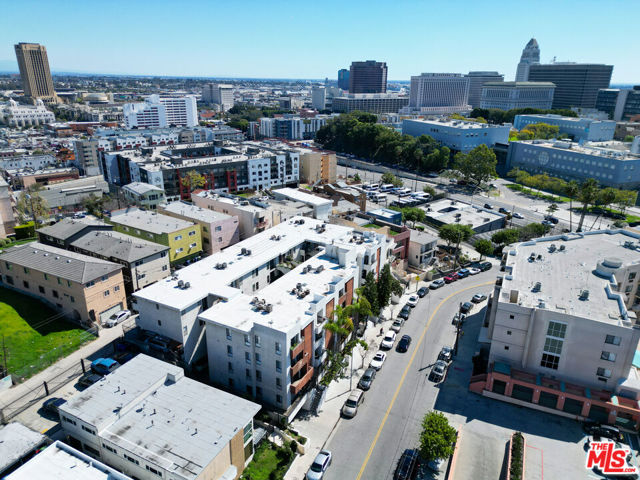 630 N Grand Avenue, Los Angeles CA: https://media.crmls.org/mediaz/8bd00562-c705-43e2-987c-282b222ce801.jpg