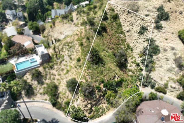 6155 W Rodgerton Drive, Los Angeles CA: https://media.crmls.org/mediaz/8bd02d43-e2a7-4418-9b90-a7b177b610e7.jpg