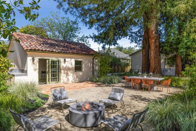 957 University Drive, Menlo Park CA: https://media.crmls.org/mediaz/8bd1a67a-a777-4306-95cc-c85880d863e1.jpg