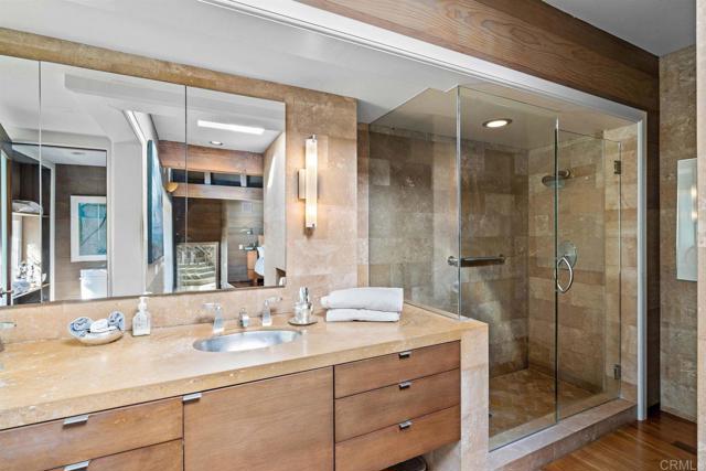 Detail Gallery Image 15 of 17 For 13027 via Latina, Del Mar,  CA 92014 - 4 Beds | 3 Baths