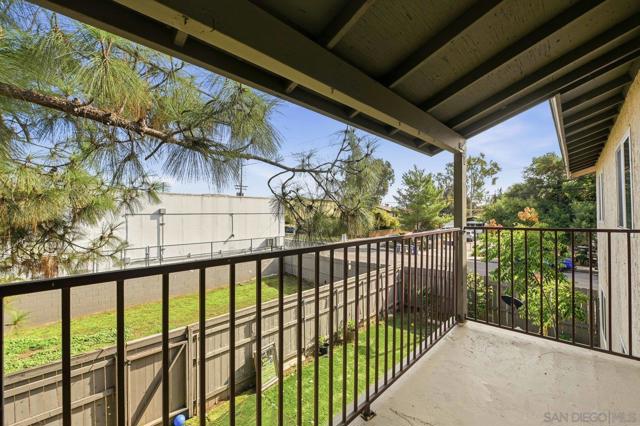 240 W Lincoln Ave, Escondido CA: https://media.crmls.org/mediaz/8bd27628-6ae6-424e-801b-4d249cc23f2a.jpg