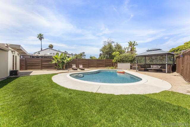 4527 Chinook Court, San Diego CA: https://media.crmls.org/mediaz/8bd2baf4-2ae2-4405-bdc9-a057b5e1aa12.jpg