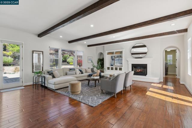 492 Calico Ct, San Ramon CA: https://media.crmls.org/mediaz/8bd2fd8e-3e5b-49e0-9ae2-eea1ec9730c9.jpg