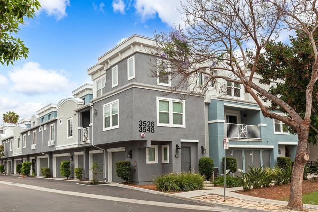 3528 Shoreline Bluff Ln, San Diego CA: https://media.crmls.org/mediaz/8bd43a95-7030-4104-90c0-f2372ec435ec.jpg