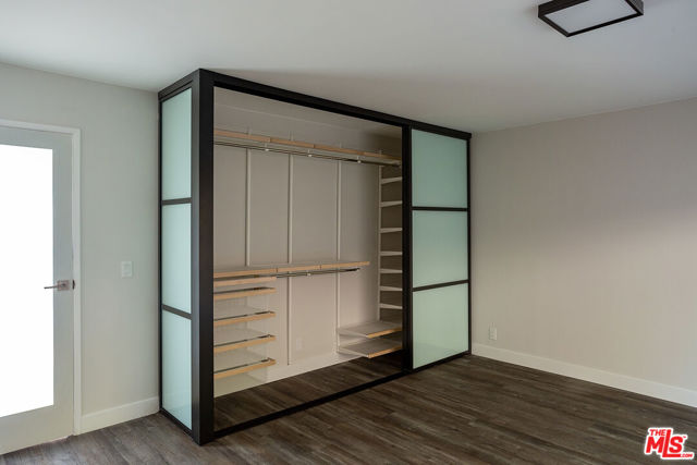 906 HYPERION Avenue, Los Angeles CA: https://media.crmls.org/mediaz/8bd464bf-5fec-47c7-b523-029f67a55b8c.jpg