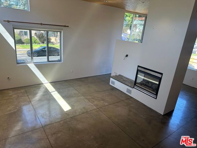2452 Penmar Avenue, Venice CA: https://media.crmls.org/mediaz/8bd48b77-d302-4a78-9cd2-8b5d56655fff.jpg