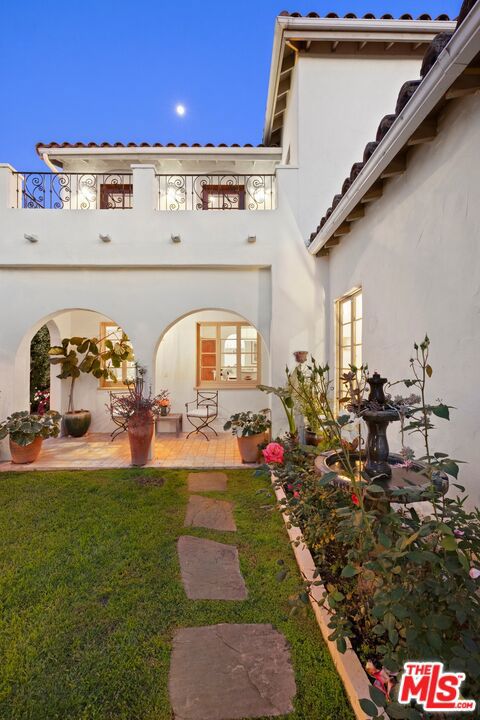 10516 Tennessee Avenue, Los Angeles CA: https://media.crmls.org/mediaz/8bd4ad41-4ab2-4bb1-8d46-167755823a2f.jpg