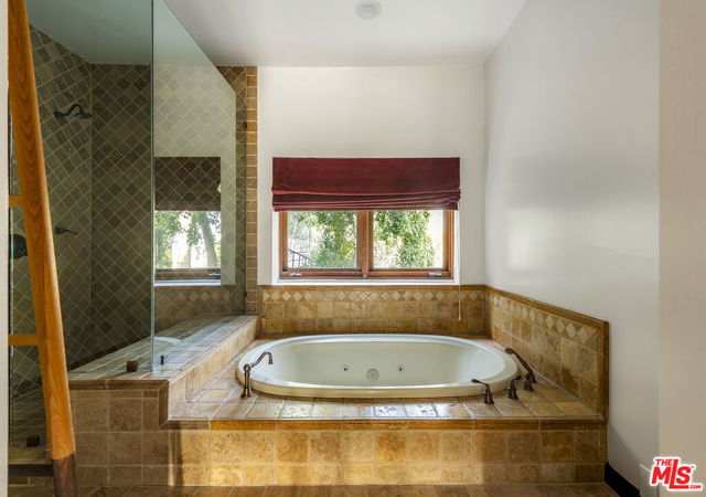 2820 Westshire Drive, Los Angeles CA: https://media.crmls.org/mediaz/8bd4d7f7-75b9-4f54-bcb3-81b5aabc077d.jpg