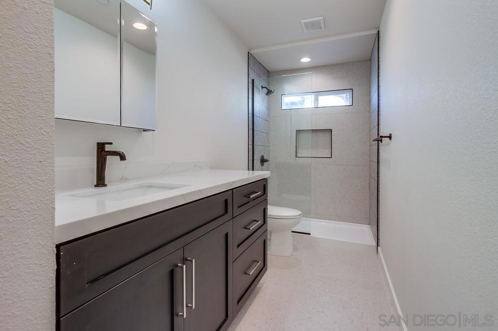 MLS #250032138SD img 22