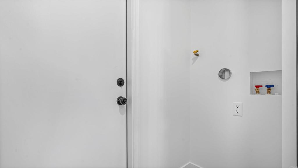 https://media.crmls.org/mediaz/8bd53b1a-548e-4712-8ac8-3476b8378ad8.jpg?preset=X-Large